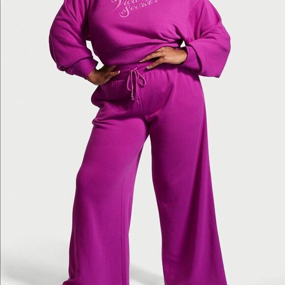 VICTORIA'S SECRET
Stretch Fleece Crewneck Set - Picture 3 of 4